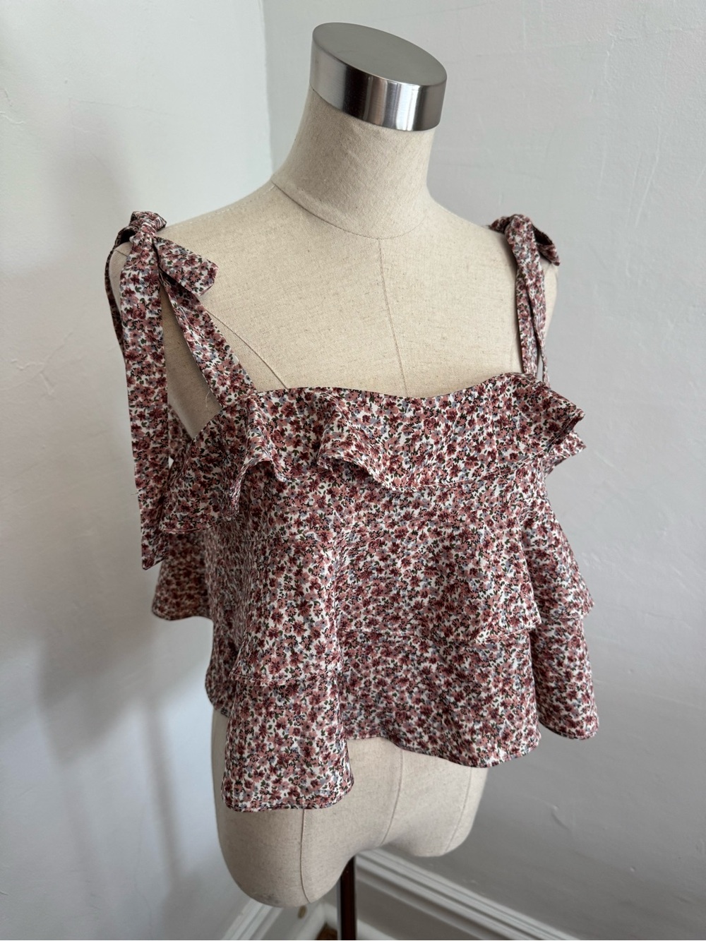 Pink Lily Rosebud Ruffle Tie-Shoulder Crop Top - Pink & Cream